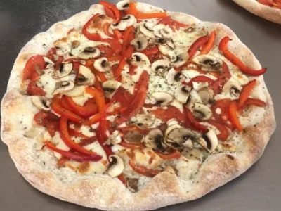 Pizza cu mozzarella